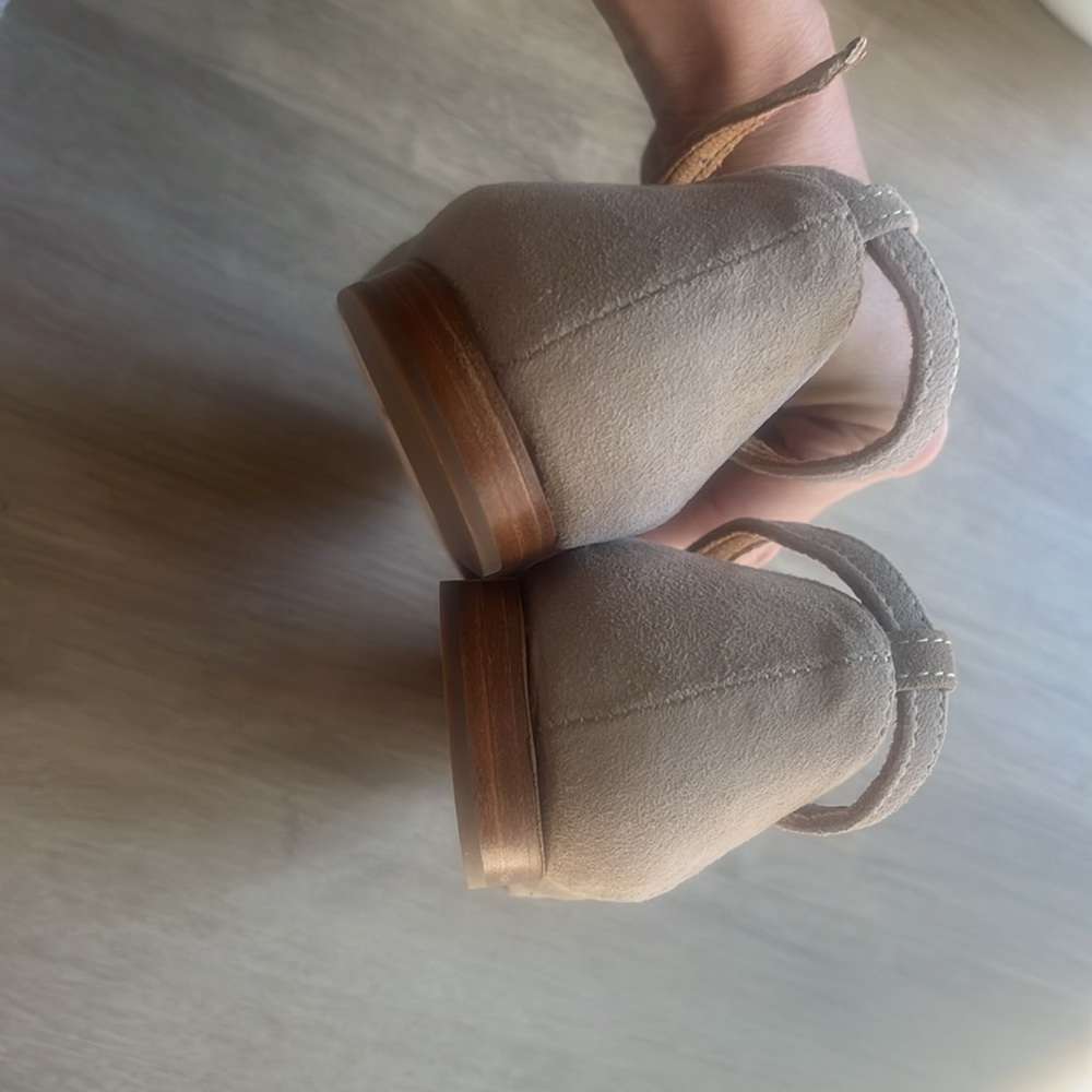 Charleston Shoe Company Taupe Suede Flats NWOT - Picture 4 of 9